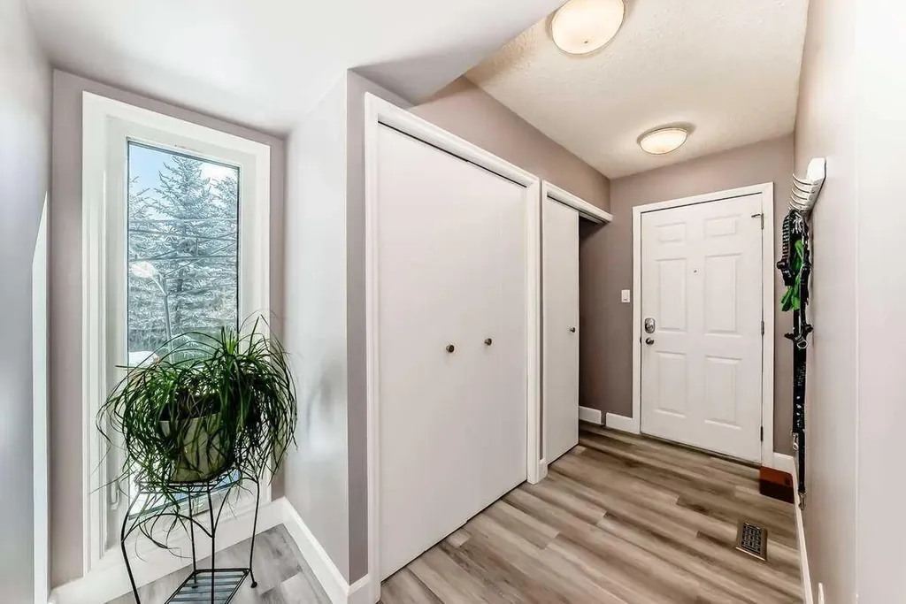 2002 Pump Hill Way SW Calgary AB T2V 4M4