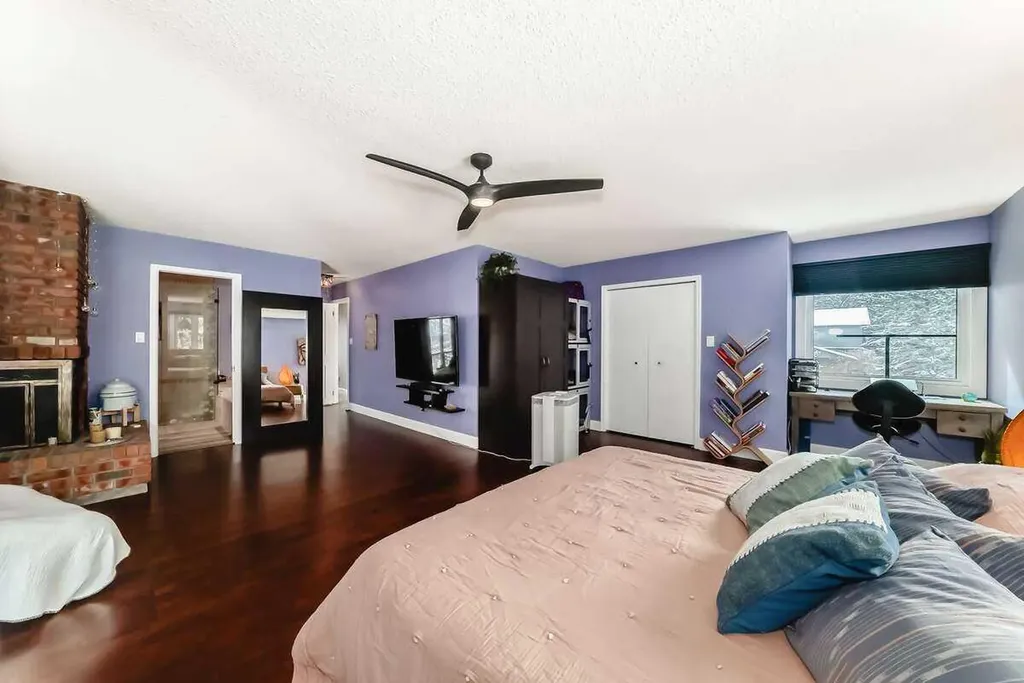 2002 Pump Hill Way SW Calgary AB T2V 4M4