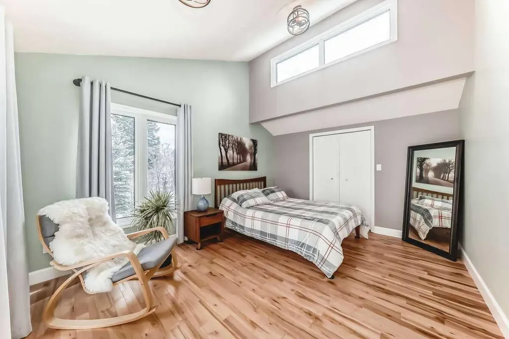 2002 Pump Hill Way SW Calgary AB T2V 4M4