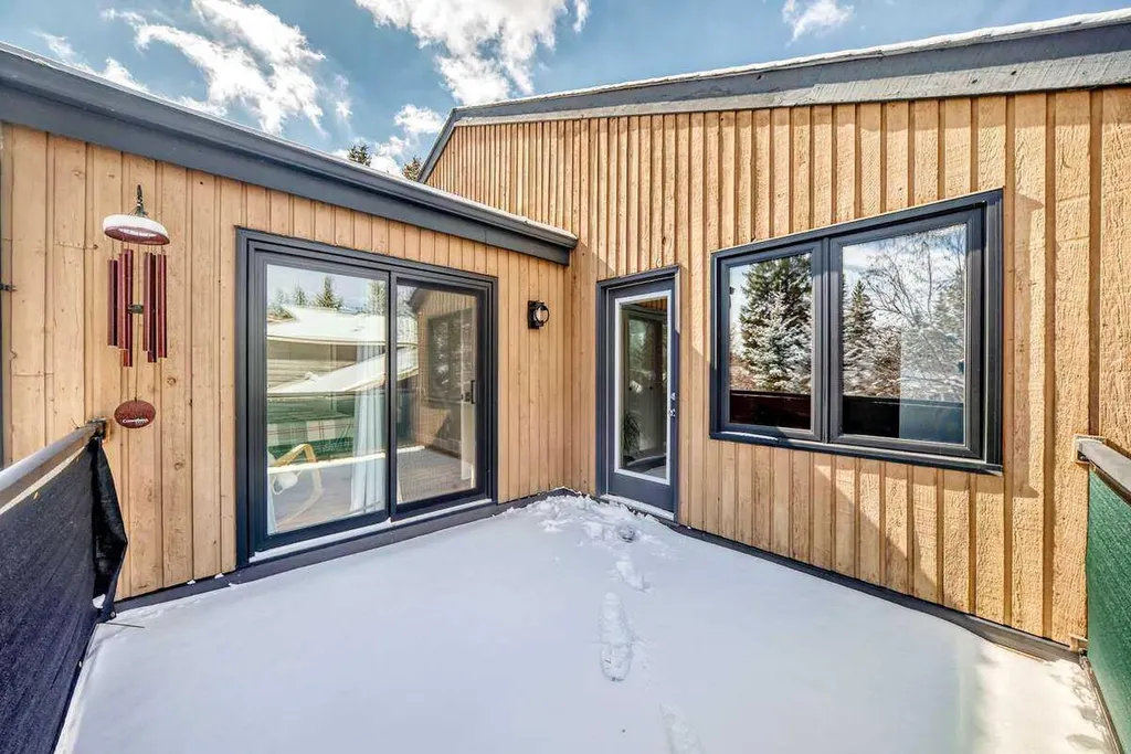 2002 Pump Hill Way SW Calgary AB T2V 4M4