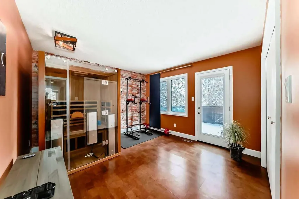 2002 Pump Hill Way SW Calgary AB T2V 4M4