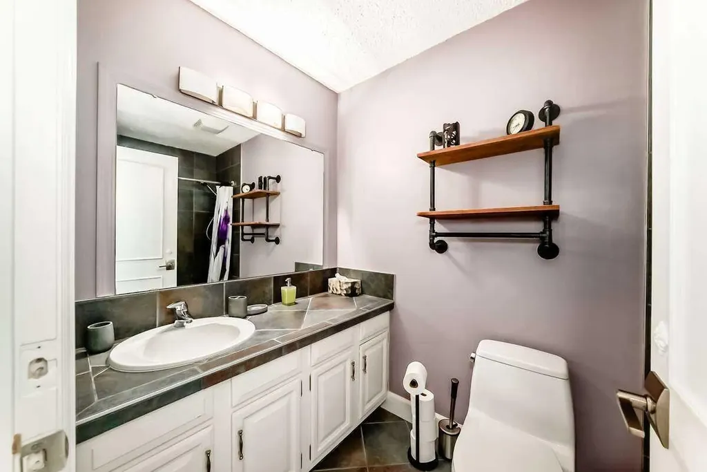 2002 Pump Hill Way SW Calgary AB T2V 4M4