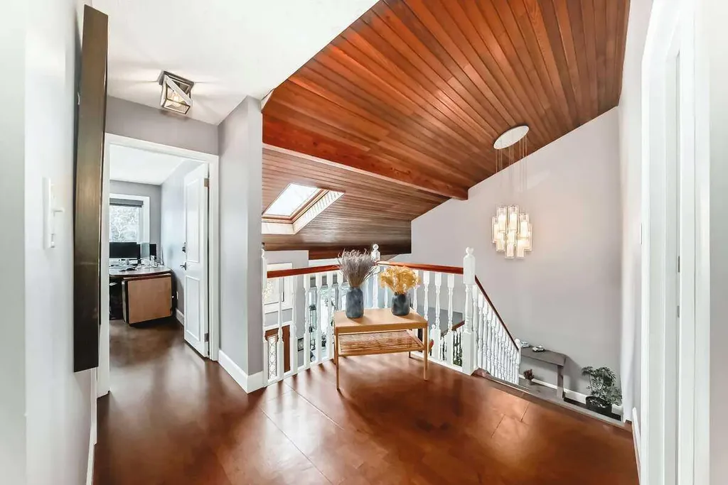 2002 Pump Hill Way SW Calgary AB T2V 4M4