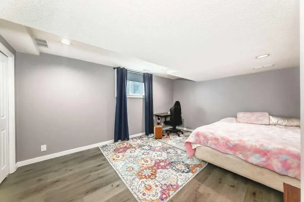 2002 Pump Hill Way SW Calgary AB T2V 4M4