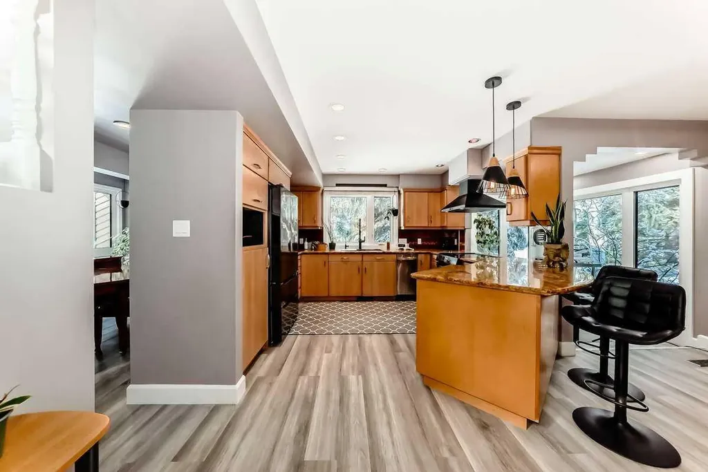 2002 Pump Hill Way SW Calgary AB T2V 4M4