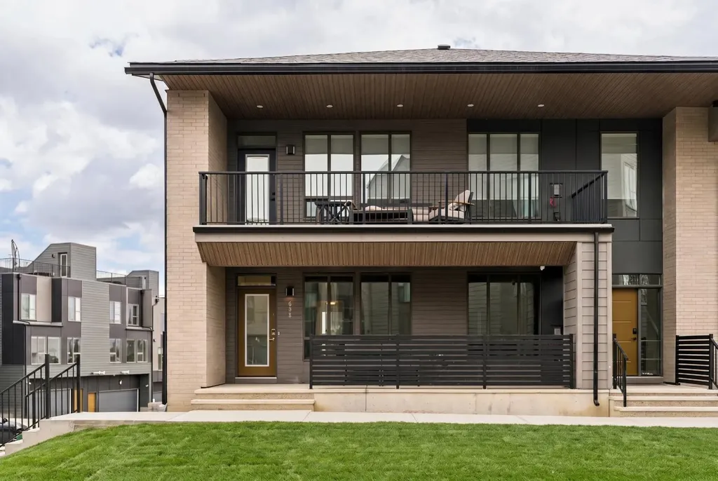 605 Sovereign Common SW Calgary AB T3C 3Y3