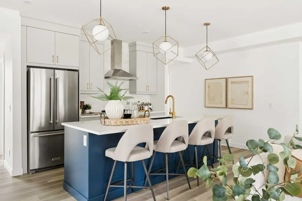 605 Sovereign Common SW Calgary AB T3C 3Y3