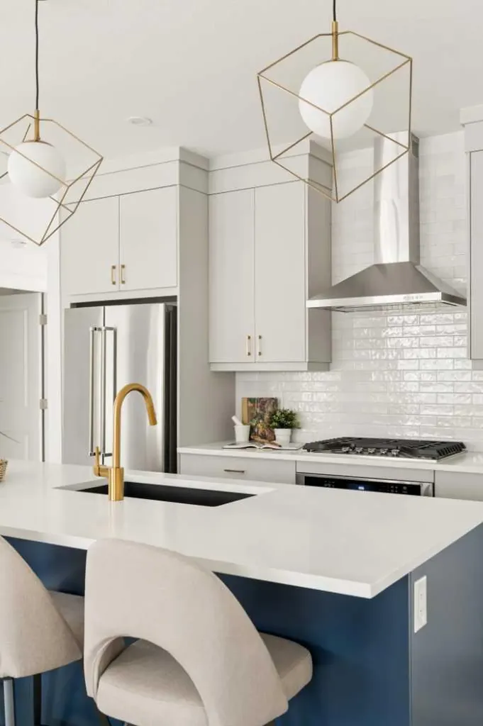 605 Sovereign Common SW Calgary AB T3C 3Y3