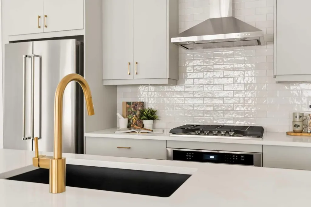 605 Sovereign Common SW Calgary AB T3C 3Y3