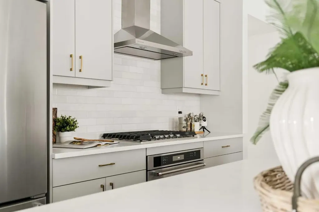 605 Sovereign Common SW Calgary AB T3C 3Y3