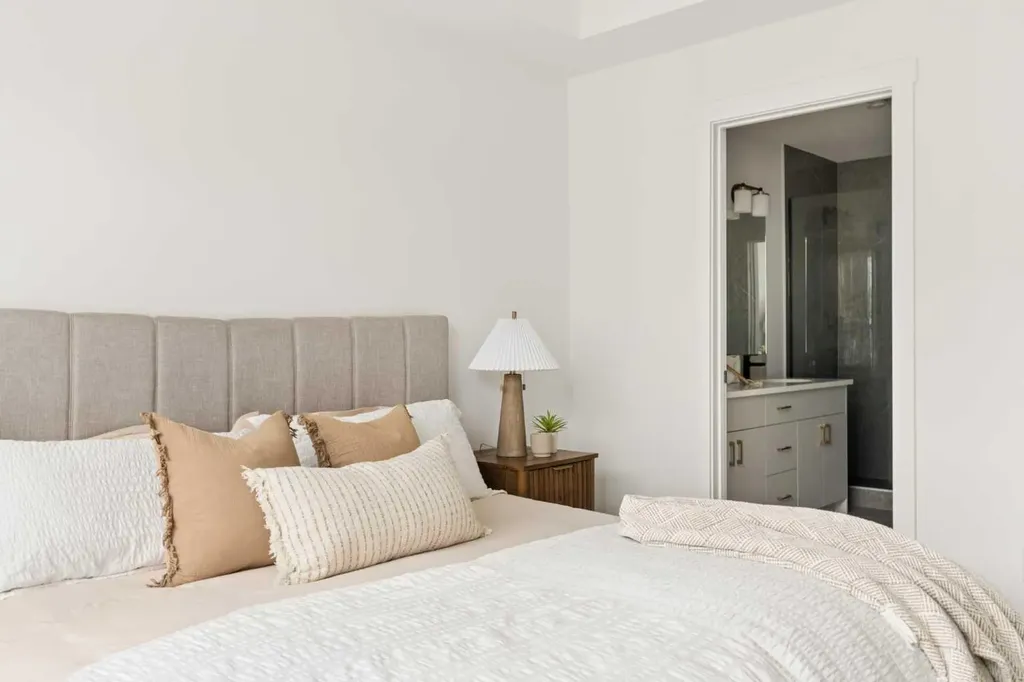 605 Sovereign Common SW Calgary AB T3C 3Y3