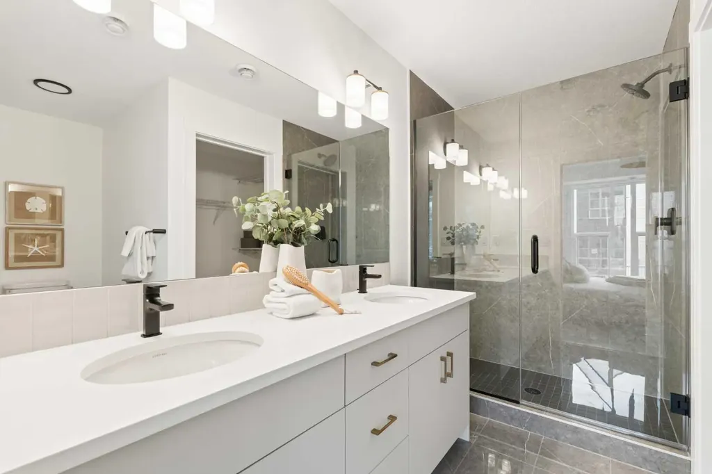 605 Sovereign Common SW Calgary AB T3C 3Y3