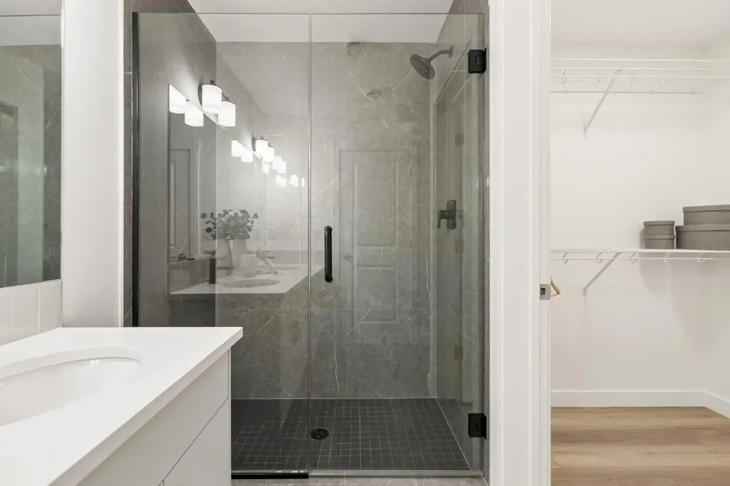 605 Sovereign Common SW Calgary AB T3C 3Y3