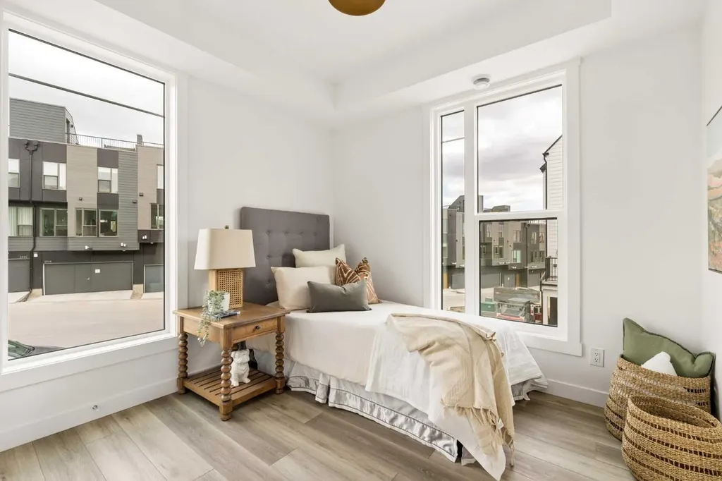 605 Sovereign Common SW Calgary AB T3C 3Y3