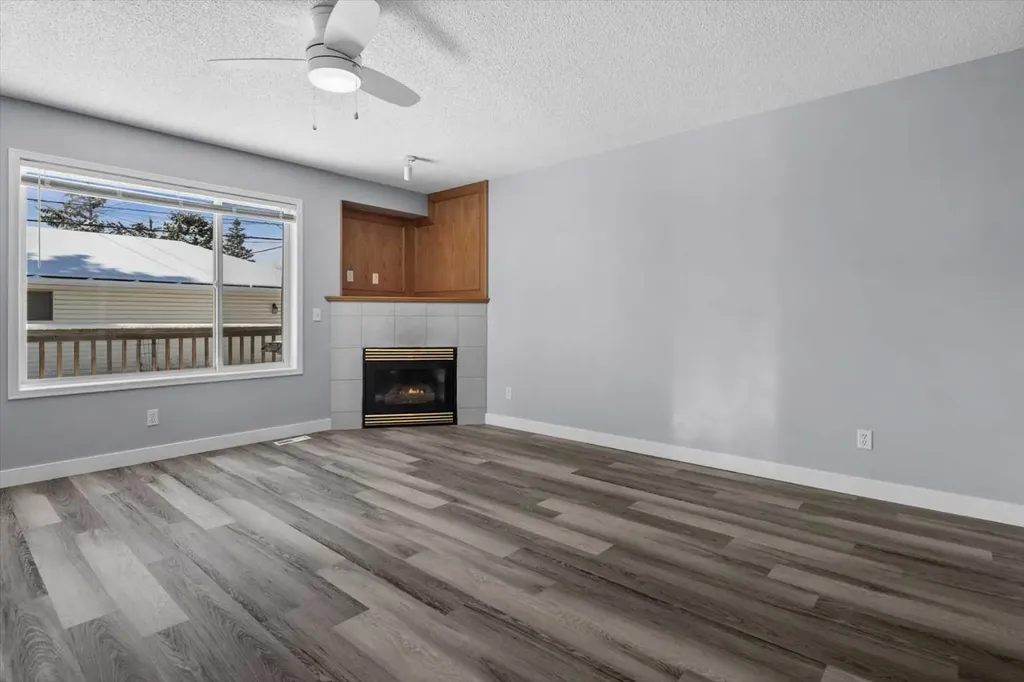 3103 39 Street SW Calgary AB T3E 3G9