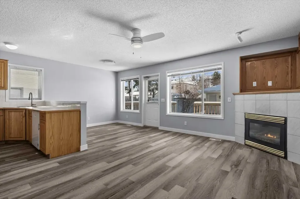 3103 39 Street SW Calgary AB T3E 3G9