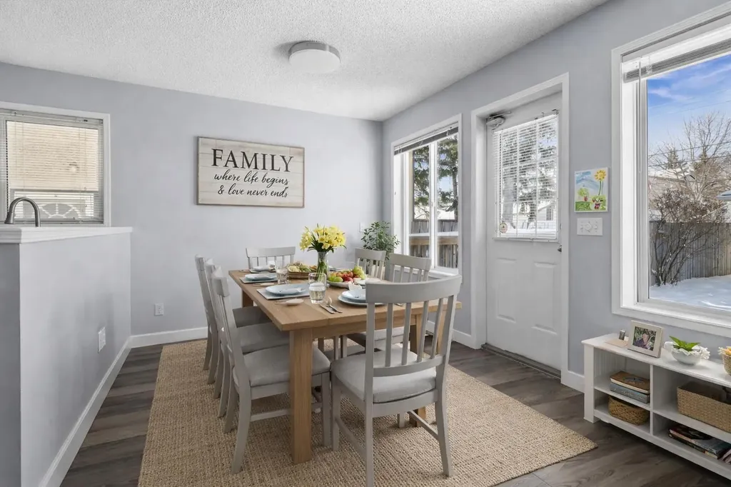 3103 39 Street SW Calgary AB T3E 3G9
