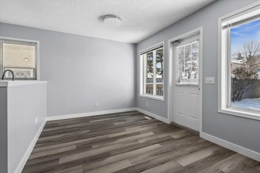 3103 39 Street SW Calgary AB T3E 3G9