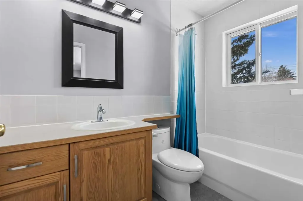 3103 39 Street SW Calgary AB T3E 3G9