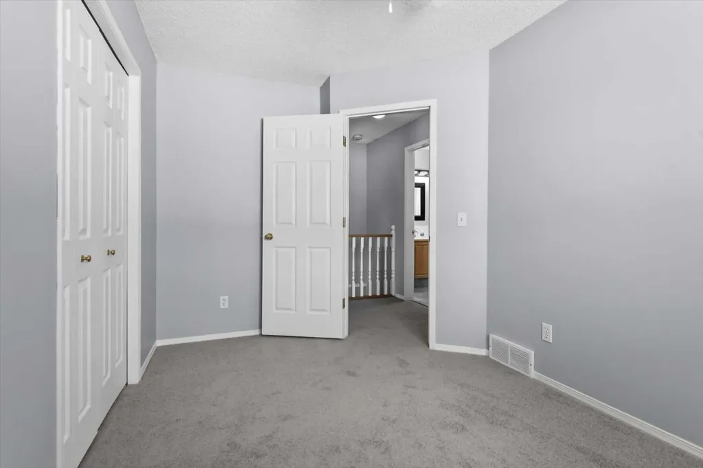 3103 39 Street SW Calgary AB T3E 3G9