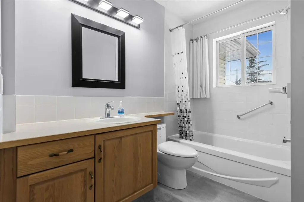 3103 39 Street SW Calgary AB T3E 3G9