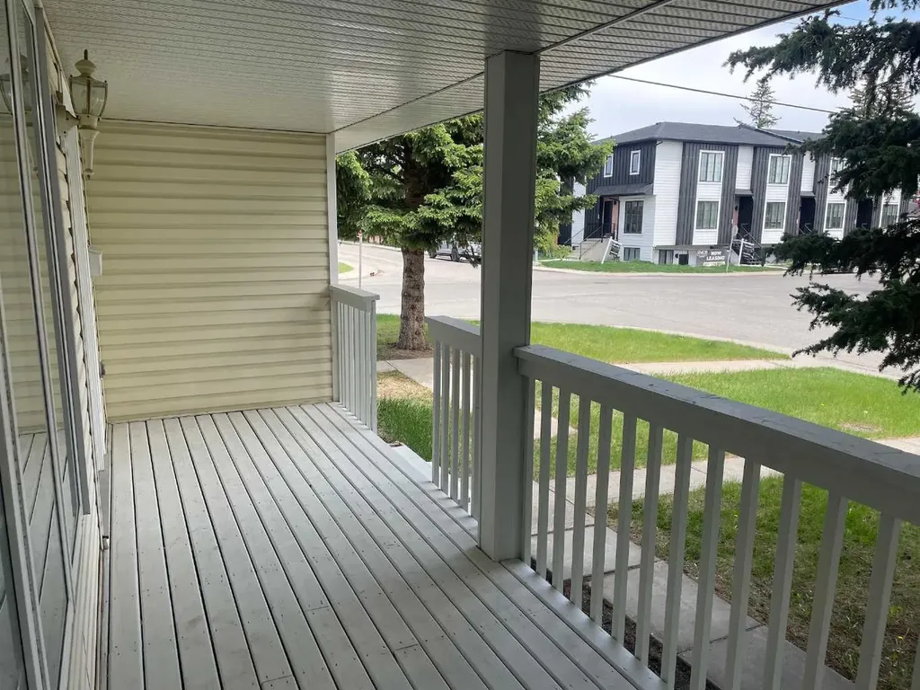 3103 39 Street SW Calgary AB T3E 3G9
