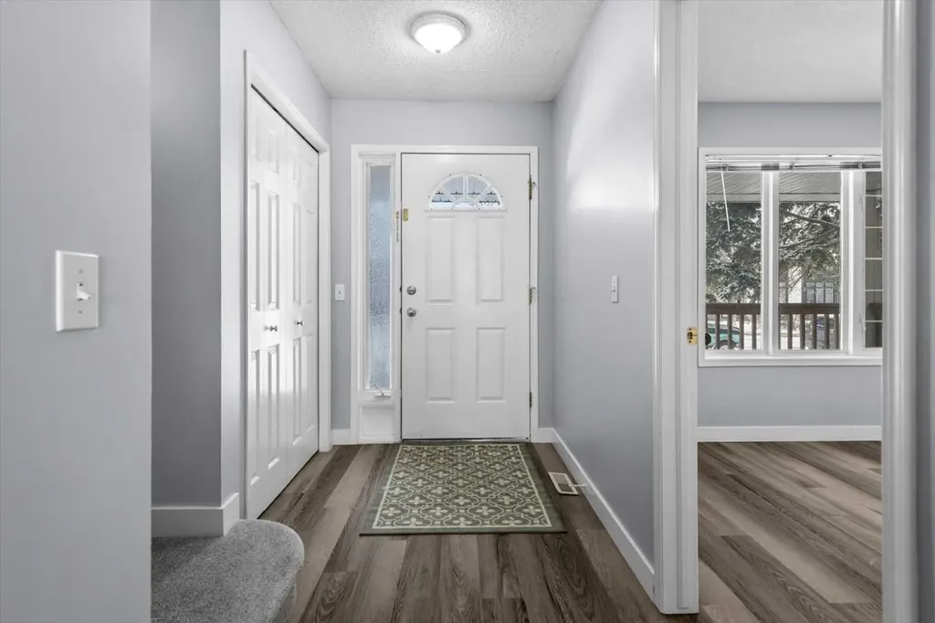 3103 39 Street SW Calgary AB T3E 3G9