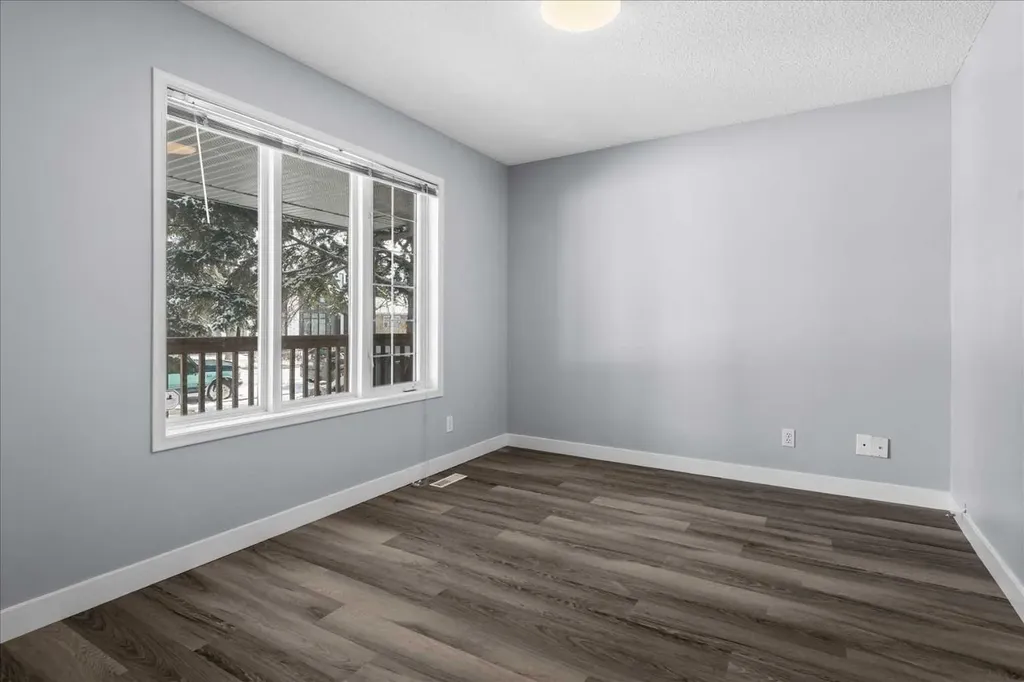 3103 39 Street SW Calgary AB T3E 3G9