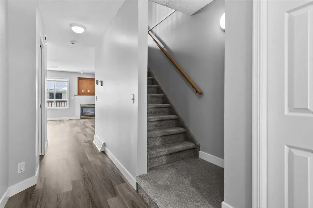 3103 39 Street SW Calgary AB T3E 3G9