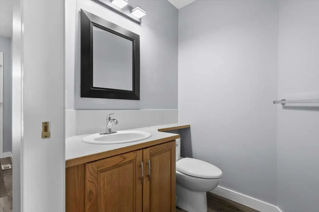 3103 39 Street SW Calgary AB T3E 3G9
