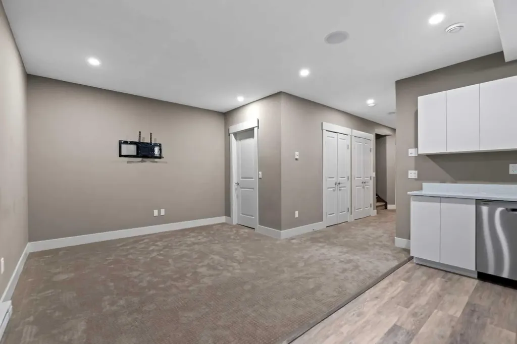 4410 17 Avenue NW Calgary AB T3B 0N8