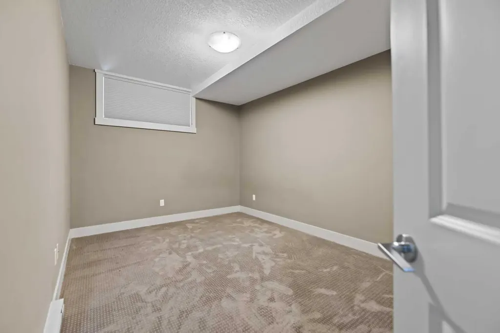 4410 17 Avenue NW Calgary AB T3B 0N8