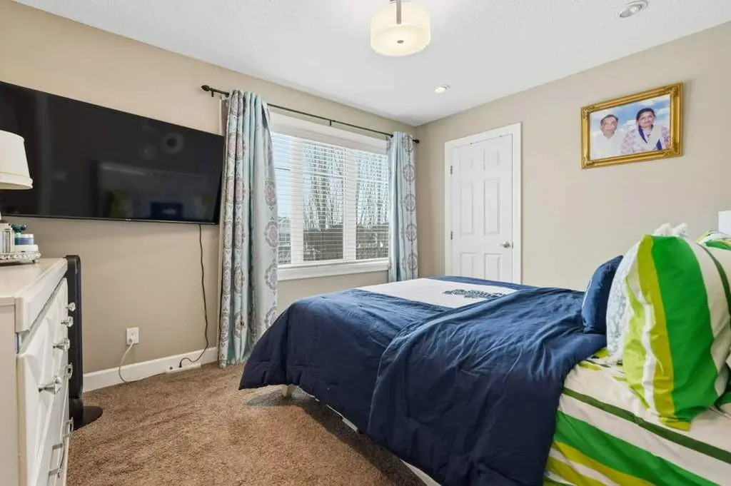 148 Viewpointe Terrace Chestermere AB T1X 0P9