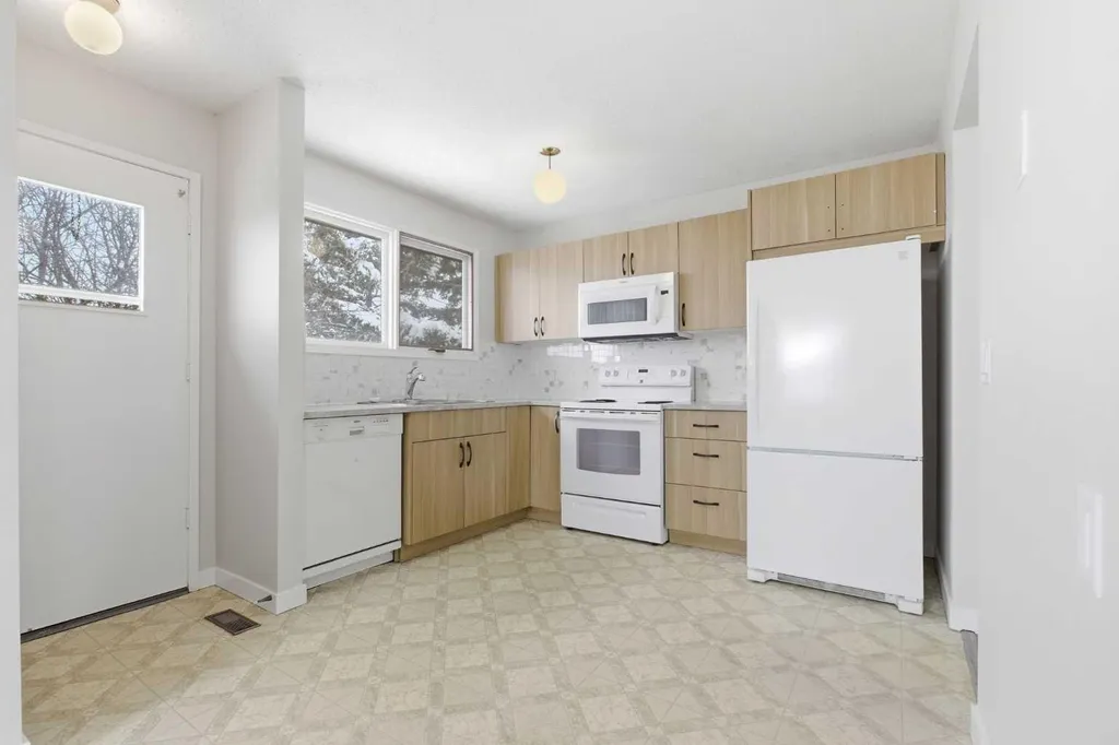 32 Fonda Mews SE Calgary AB T2A5S5