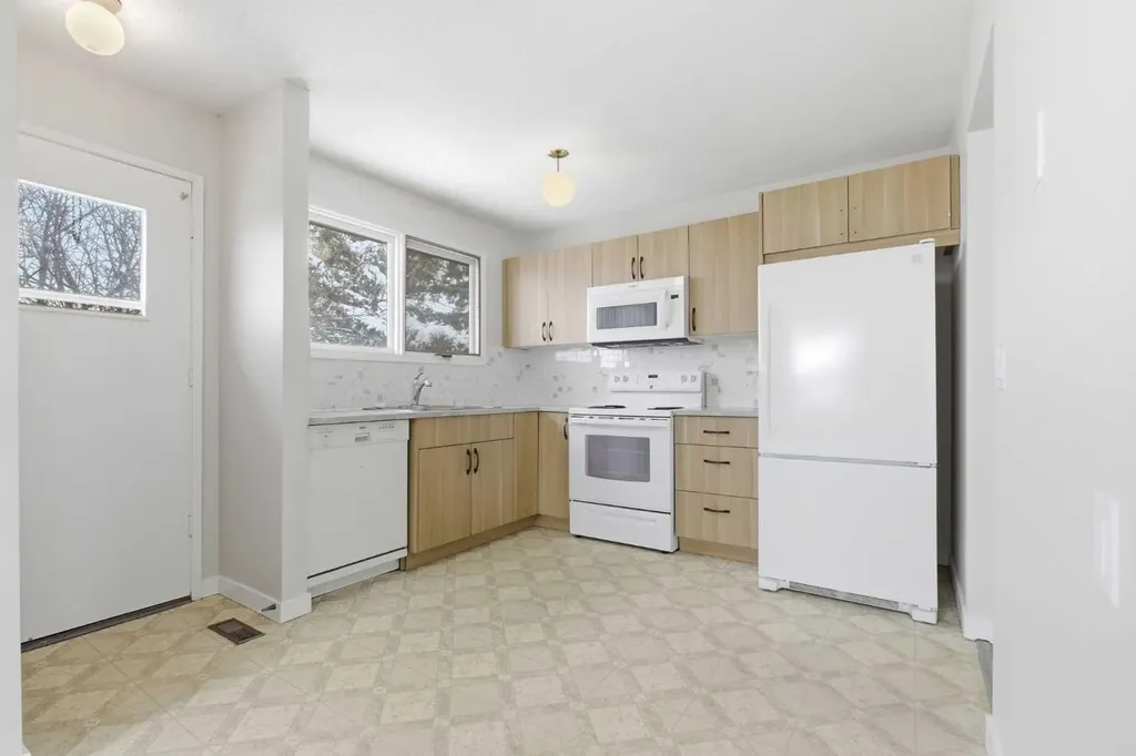32 Fonda Mews SE Calgary AB T2A5S5