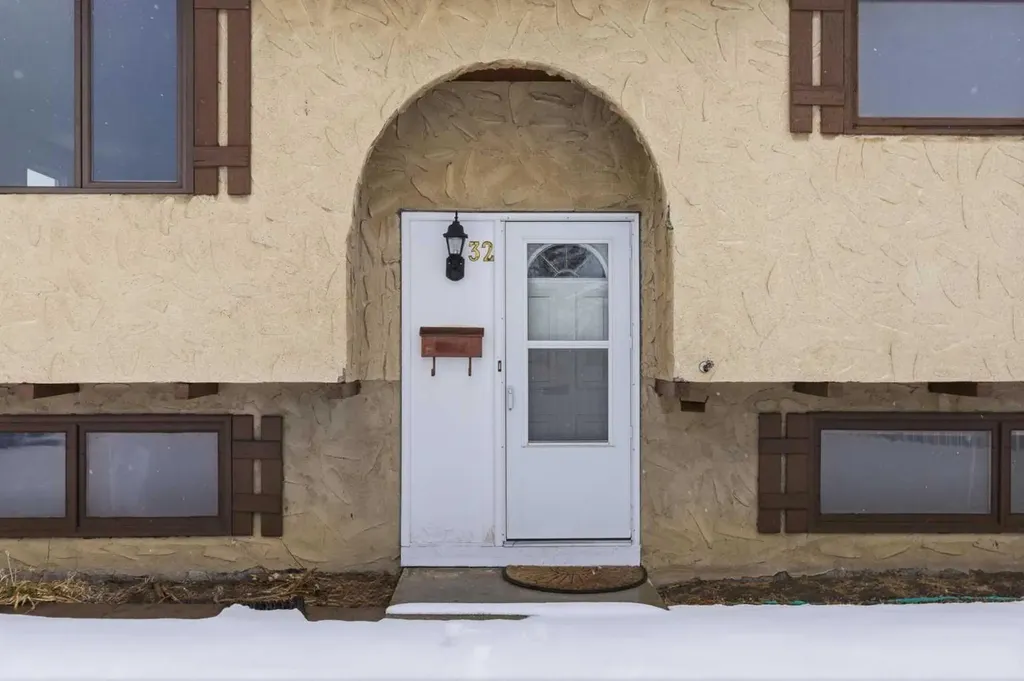 32 Fonda Mews SE Calgary AB T2A5S5