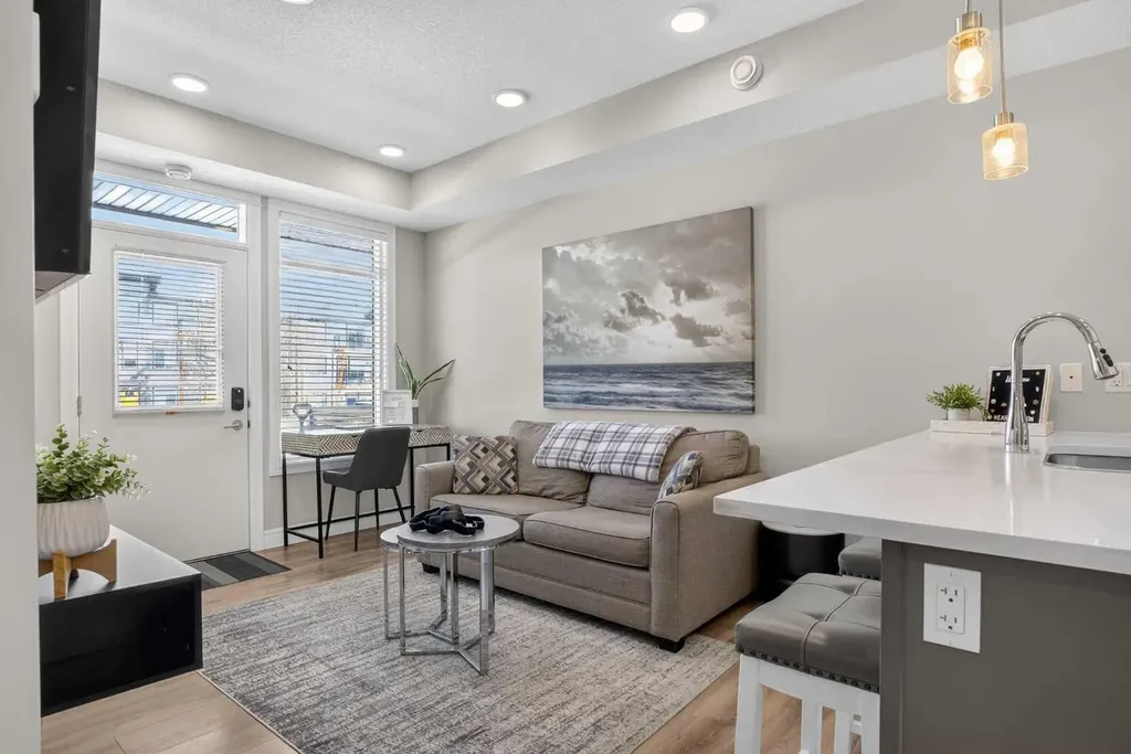 19613 45 Street SE Calgary AB T3M 3A7