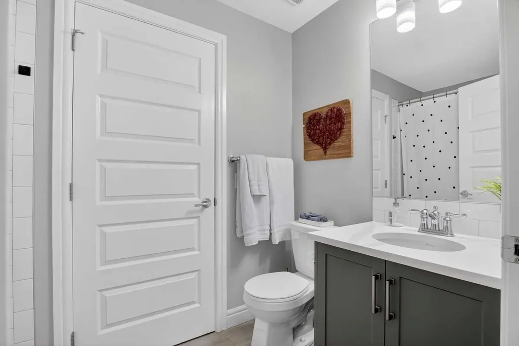 19613 45 Street SE Calgary AB T3M 3A7