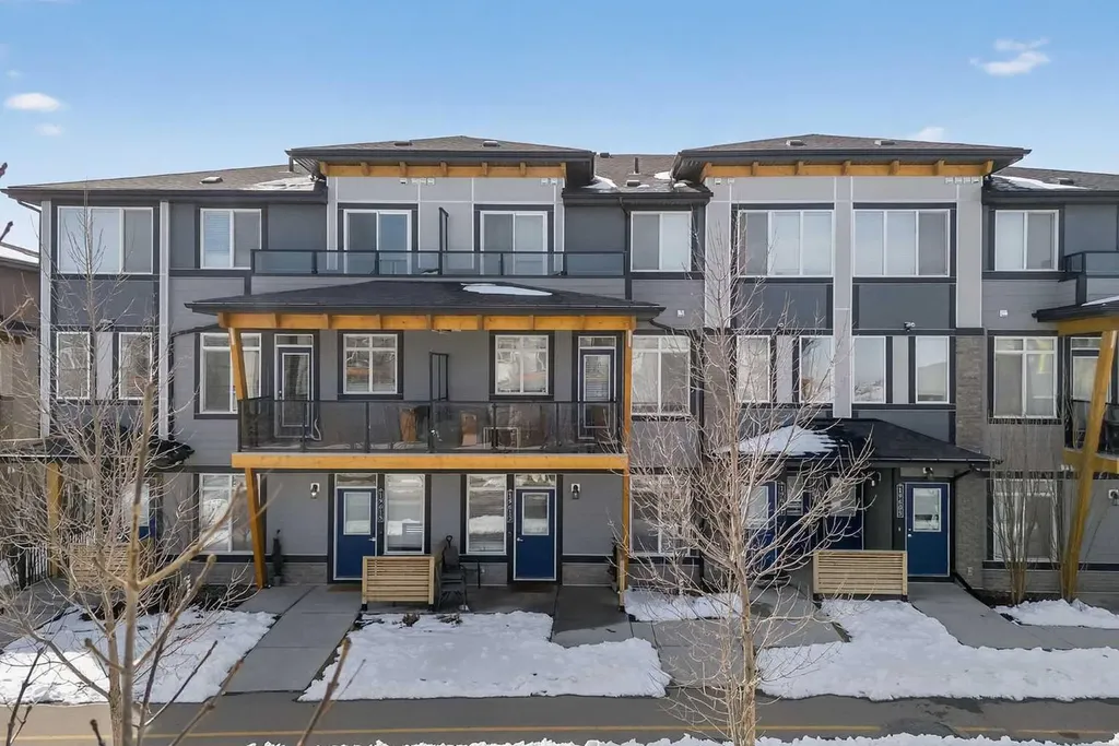 19613 45 Street SE Calgary AB T3M 3A7