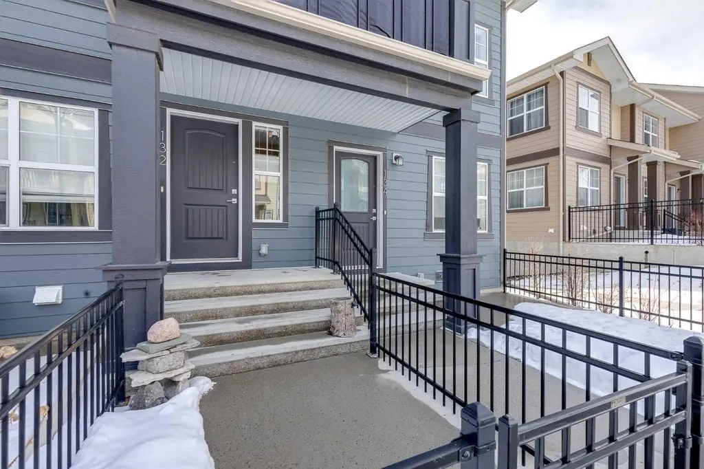 132 Evanscrest Gardens NW Calgary AB T3P 0S1