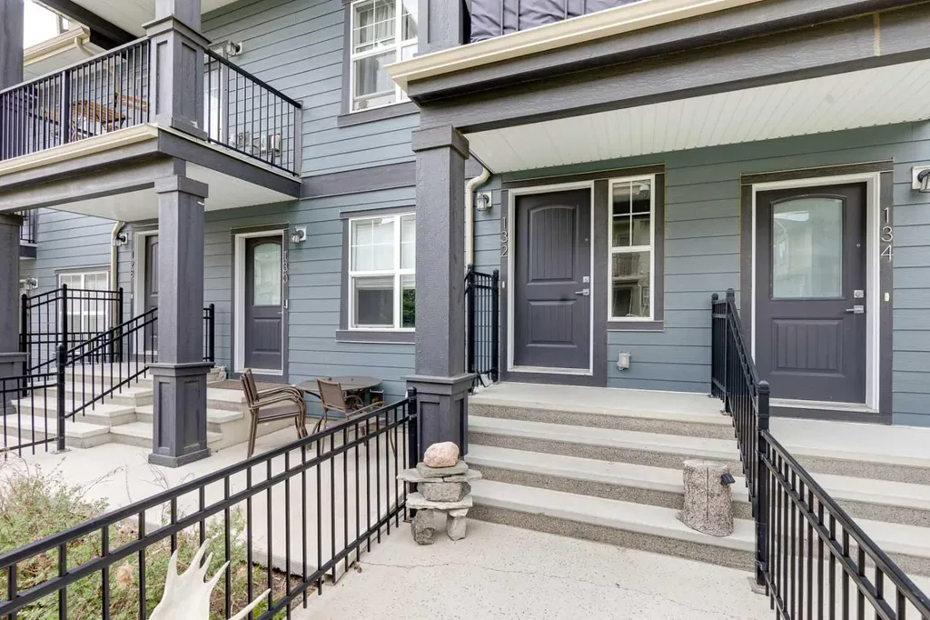 132 Evanscrest Gardens NW Calgary AB T3P 0S1