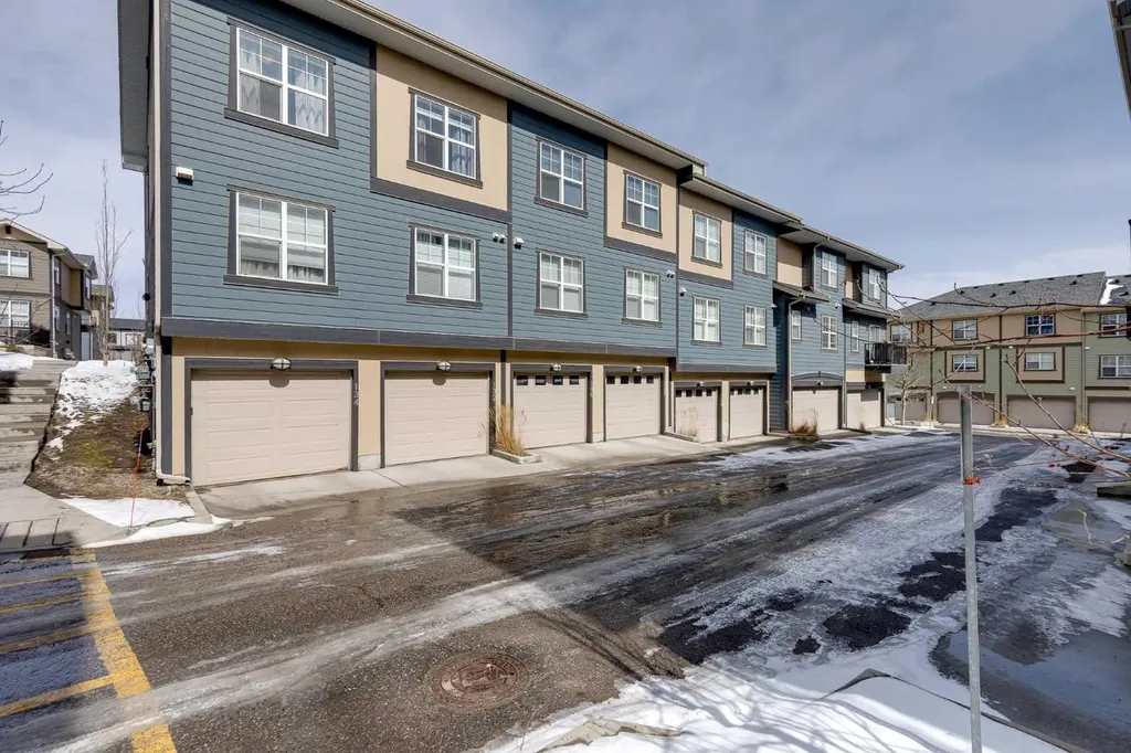 132 Evanscrest Gardens NW Calgary AB T3P 0S1