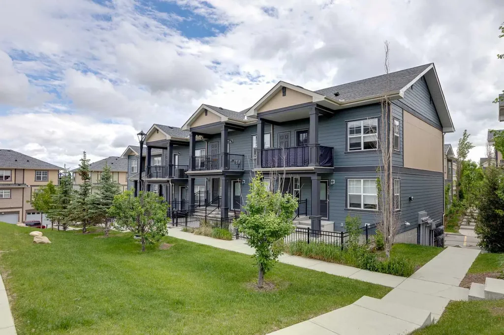 132 Evanscrest Gardens NW Calgary AB T3P 0S1