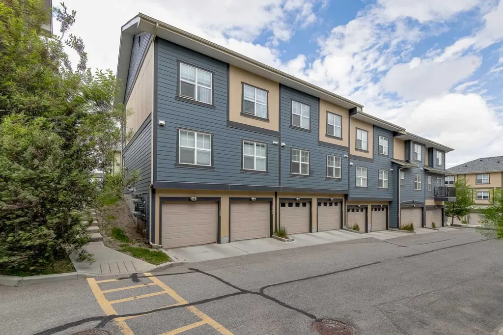 132 Evanscrest Gardens NW Calgary AB T3P 0S1