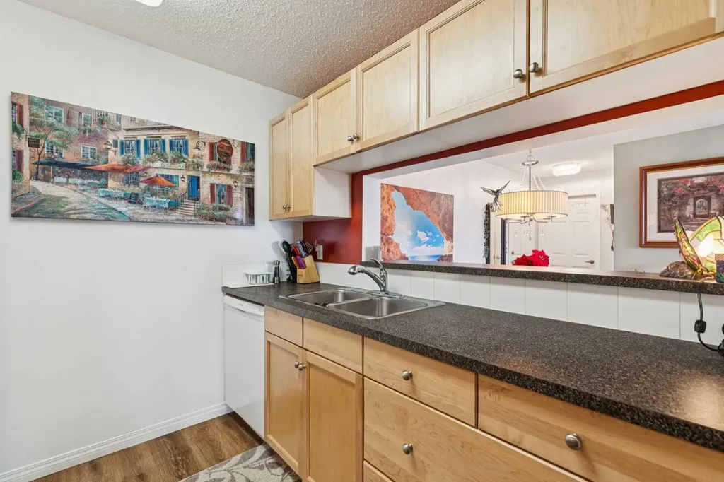 2022 Canyon Meadows Drive SE Calgary AB T2J 7H1