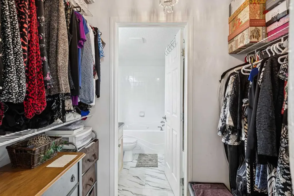 2022 Canyon Meadows Drive SE Calgary AB T2J 7H1