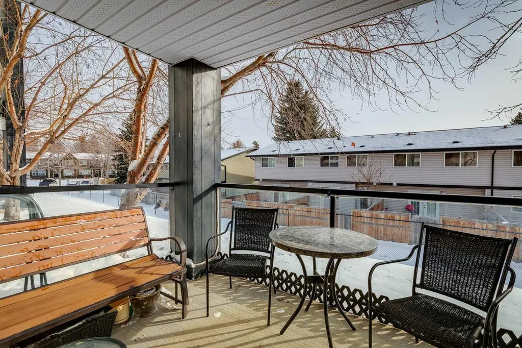 2022 Canyon Meadows Drive SE Calgary AB T2J 7H1