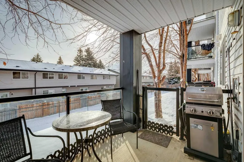 2022 Canyon Meadows Drive SE Calgary AB T2J 7H1