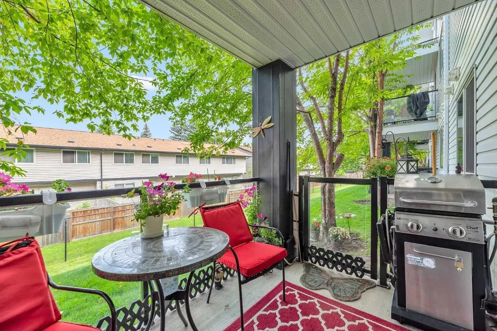 2022 Canyon Meadows Drive SE Calgary AB T2J 7H1