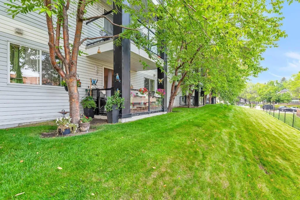 2022 Canyon Meadows Drive SE Calgary AB T2J 7H1